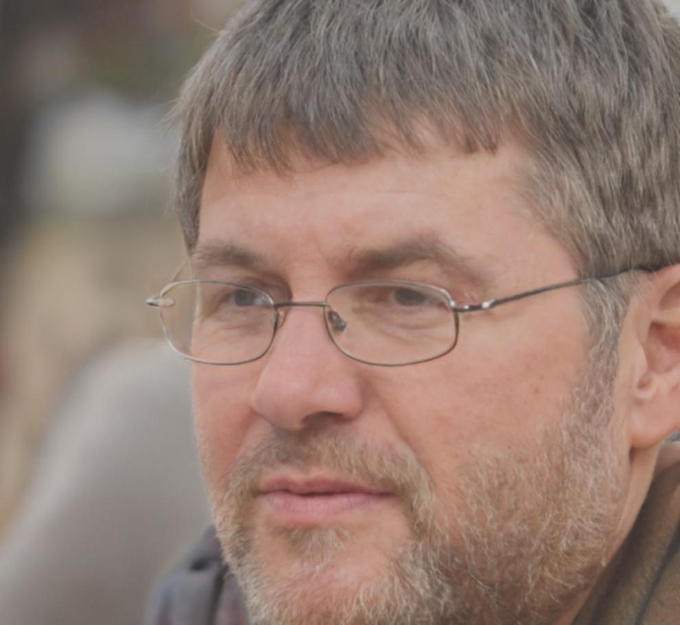 Instructor Henrik Björkman teaching financial analysis techniques